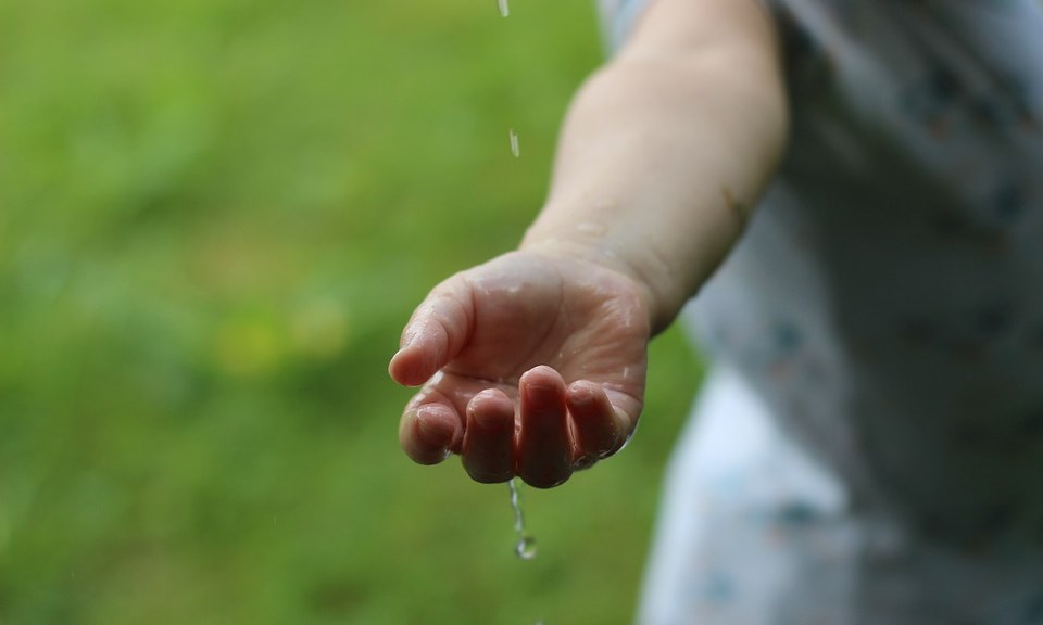 raindrop_hand